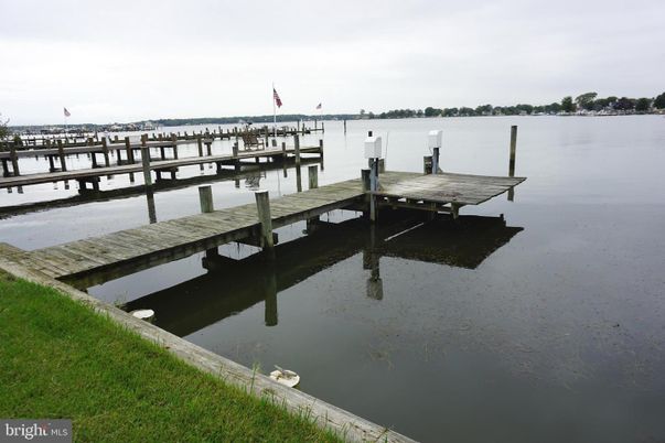 Exterior, Lake
