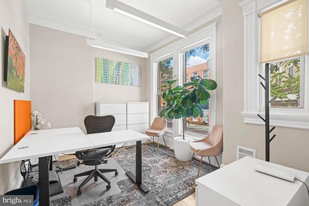 Home Office, Interior