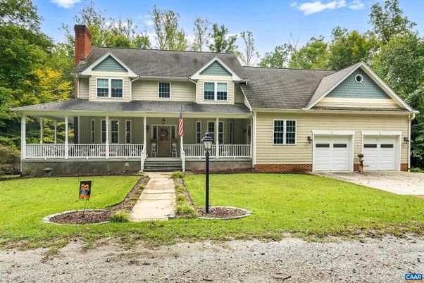 Attached, Exterior, Facade, Farmhouse