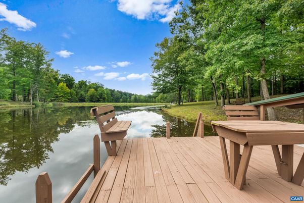Exterior, Lake