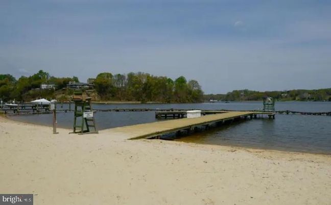 Exterior, Lake