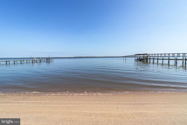 Exterior, Lake