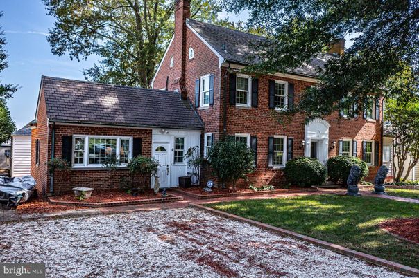 Exterior, Facade, Brick Facade, Cape Cod