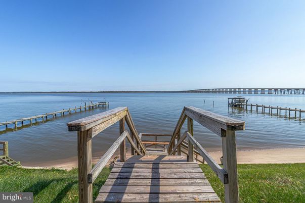 Exterior, Lake