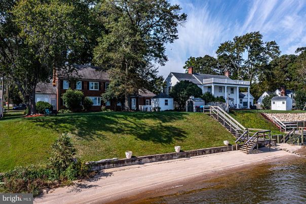 Exterior, Lake