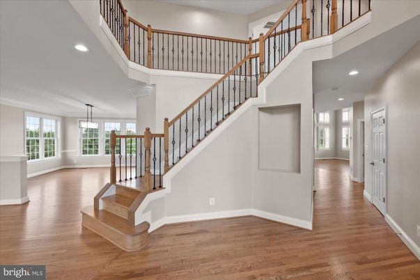 Interior, Pendant Lights, Recessed Lighting, Wood Texture Flooring