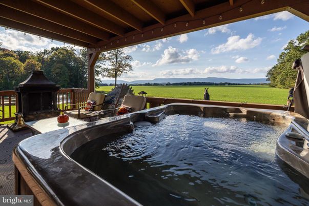 Exterior, Fireplace, Hot Tub