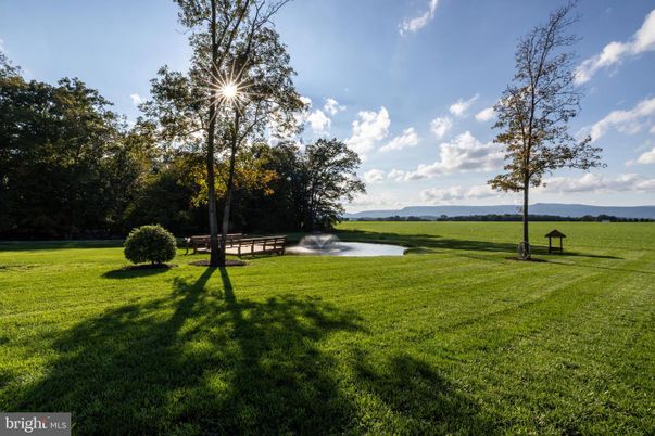 Exterior, Lake