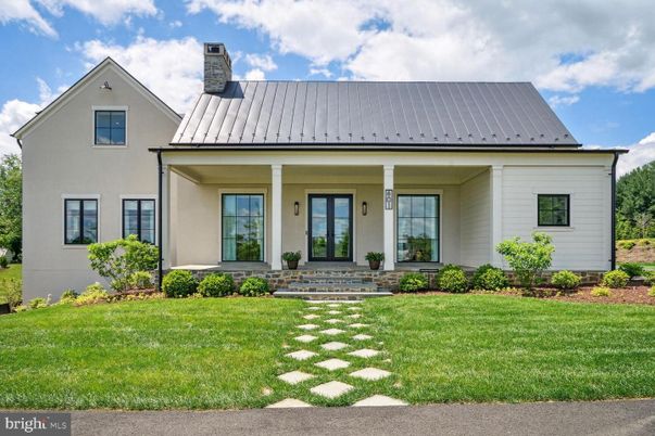 Exterior, Facade, Farmhouse