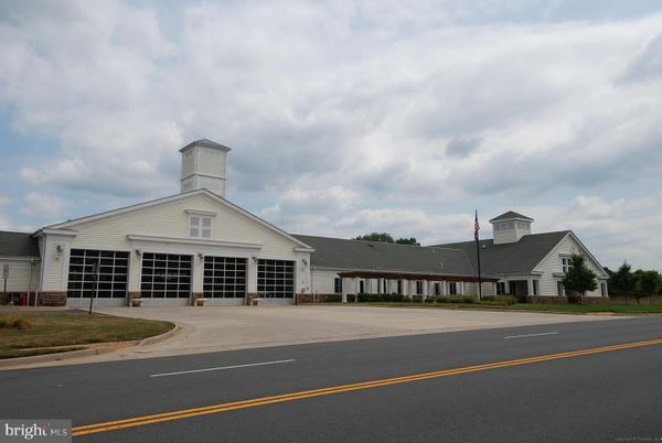 Attached, Exterior, Facade, Ranch