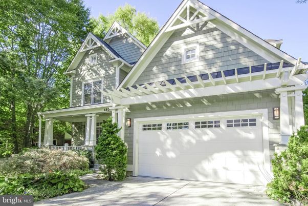 Attached, Exterior, Facade, American Craftsman
