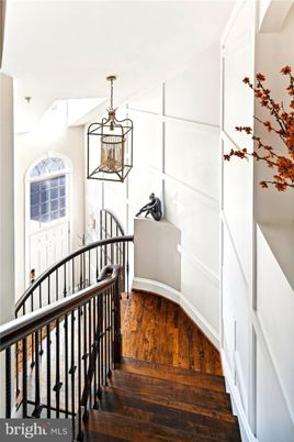 Interior, Pendant Lights, Wood Texture Flooring
