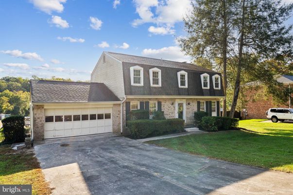 Attached, Exterior, Facade, Cape Cod