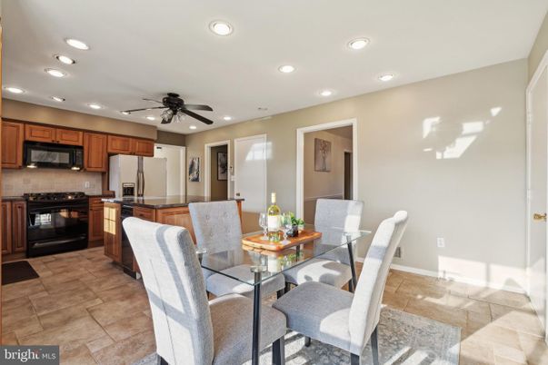 Dining room, Interior, Kitchen, Recessed Lighting