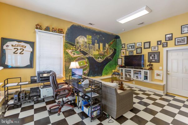 Home Office, Interior