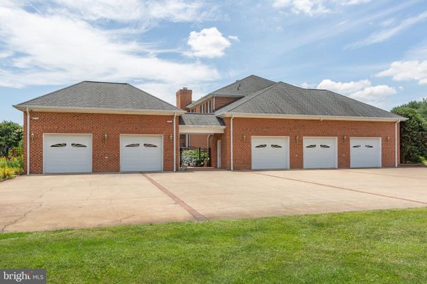 Attached, Exterior, Facade, Brick Facade, Georgian