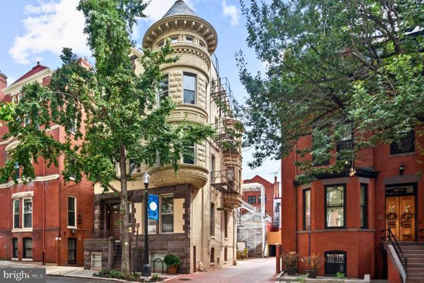 Exterior, Facade, Brick Facade, Rowhouse