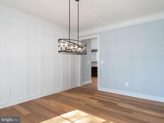 Empty room, Interior, Pendant Lights, Wood Texture Flooring