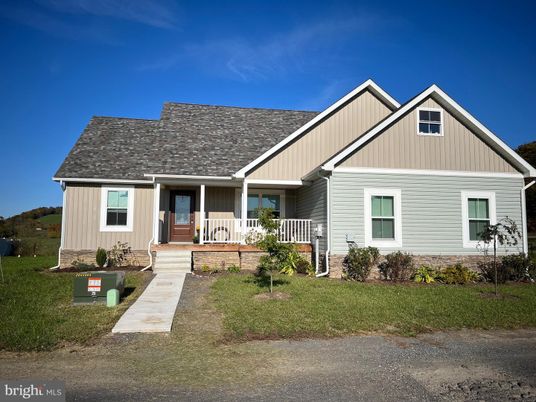 Exterior, Facade, Farmhouse