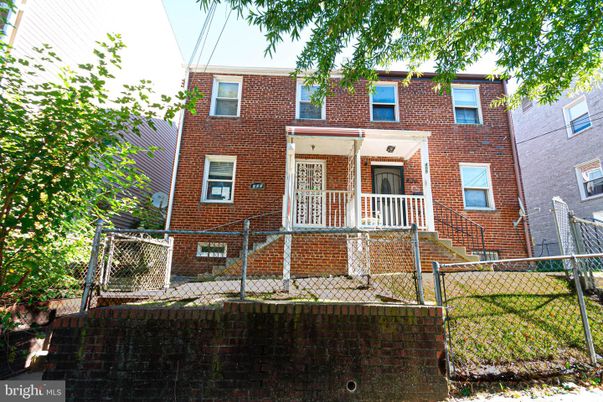 Exterior, Facade, Brick Facade, Rowhouse