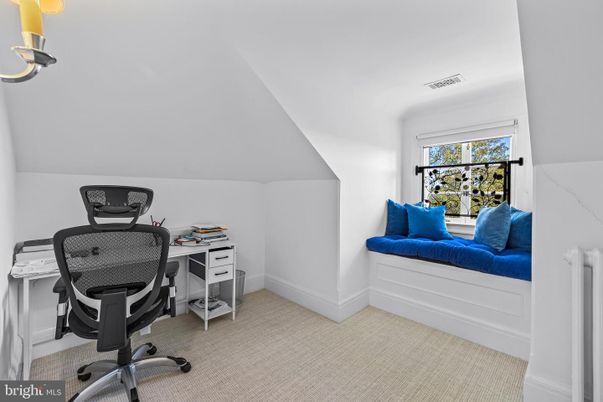 Home Office, Interior