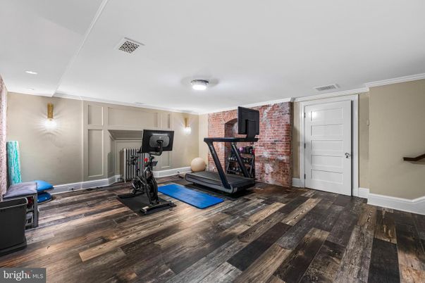 Fitness Equipment, Interior, Recessed Lighting, Wood Texture Flooring
