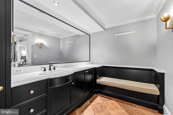 Bathroom, Interior, Recessed Lighting