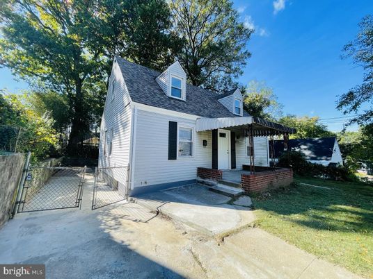 Exterior, Facade, Cape Cod