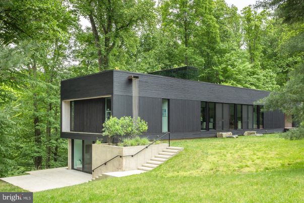 Backyard, Exterior, Facade, Modern