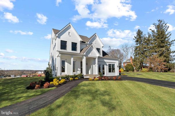 Exterior, Facade, Farmhouse
