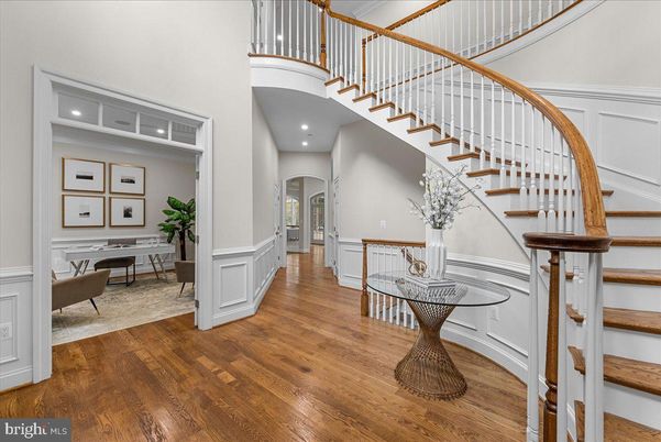 Interior, Piano, Recessed Lighting, Wood Texture Flooring