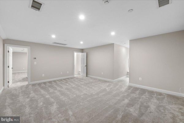 Empty room, Interior, Recessed Lighting