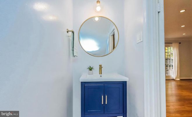 Bathroom, Interior, Recessed Lighting, Wood Texture Flooring