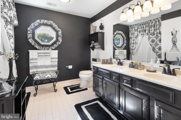 Bathroom, Dual Sink Vanities, Interior
