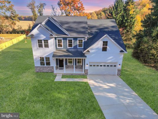 Attached, Exterior, Facade, Farmhouse
