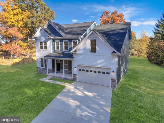 Attached, Exterior, Facade, Farmhouse