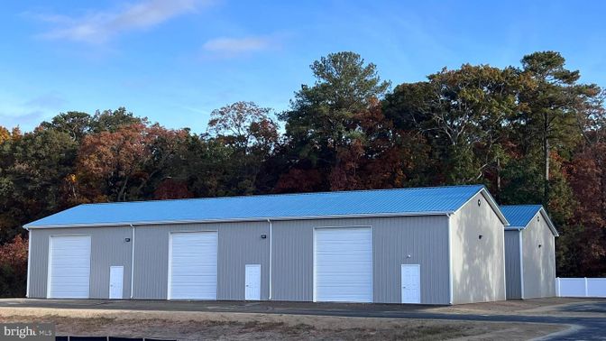 Detached Garage, Exterior