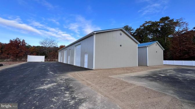 Detached Garage, Exterior