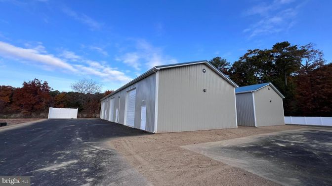 Detached Garage, Exterior