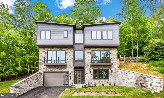 Attached, Exterior, Facade, Brick Facade, Raised Ranch