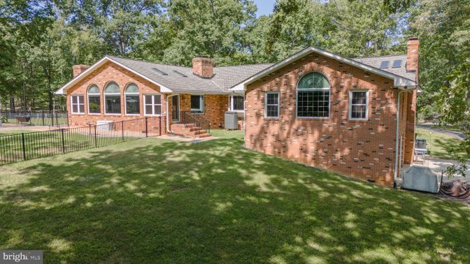 Backyard, Exterior, Facade, Brick Facade, Brick Traditional