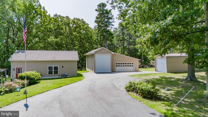 Backyard, Detached Garage, Exterior