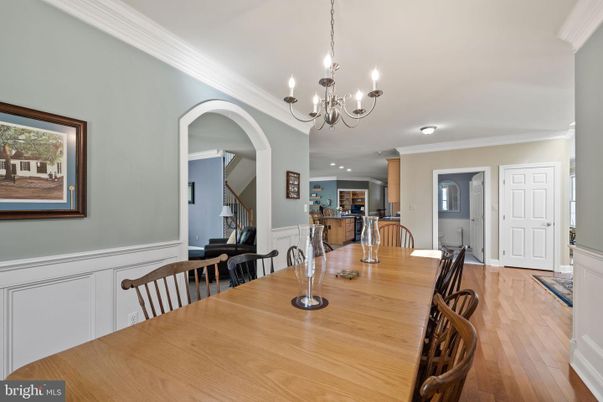 Chandelier, Dining room, Interior, Recessed Lighting, Wood Texture Flooring