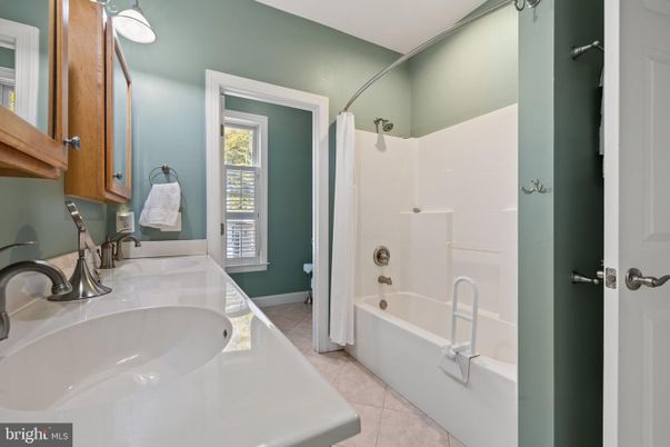 Bathroom, Dual Sink Vanities, Interior