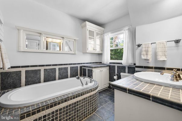 Bathroom, Interior, Tile Countertops