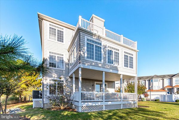 Backyard, Exterior, Facade, Queen Anne Victorian