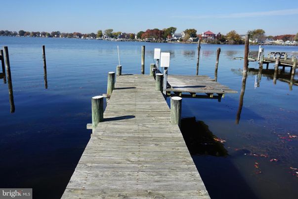 Exterior, Lake