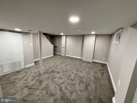 Empty room, Interior, Recessed Lighting