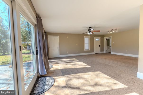 Empty room, Interior