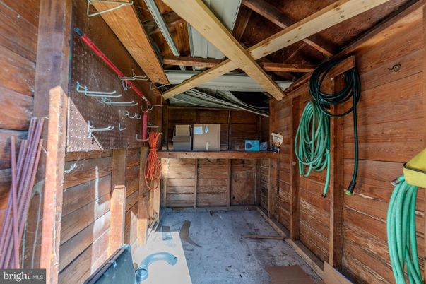 Empty room, Interior, Wooden Beams, Wooden Walls